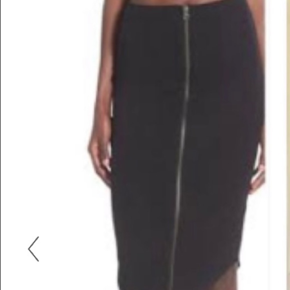 Leith Ribbed Fitted Black Midi Sweater Skirt with Zipper